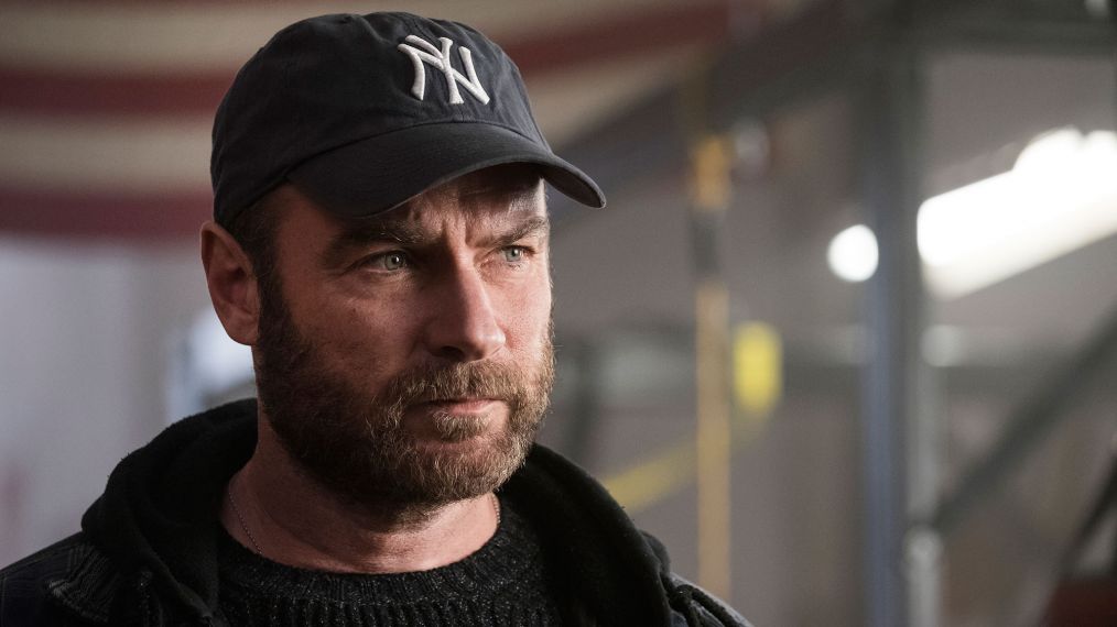 Liev Schreiber wearing a Yankees cap in Ray Donovan - Season 6