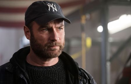 Liev Schreiber wearing a Yankees cap in Ray Donovan - Season 6