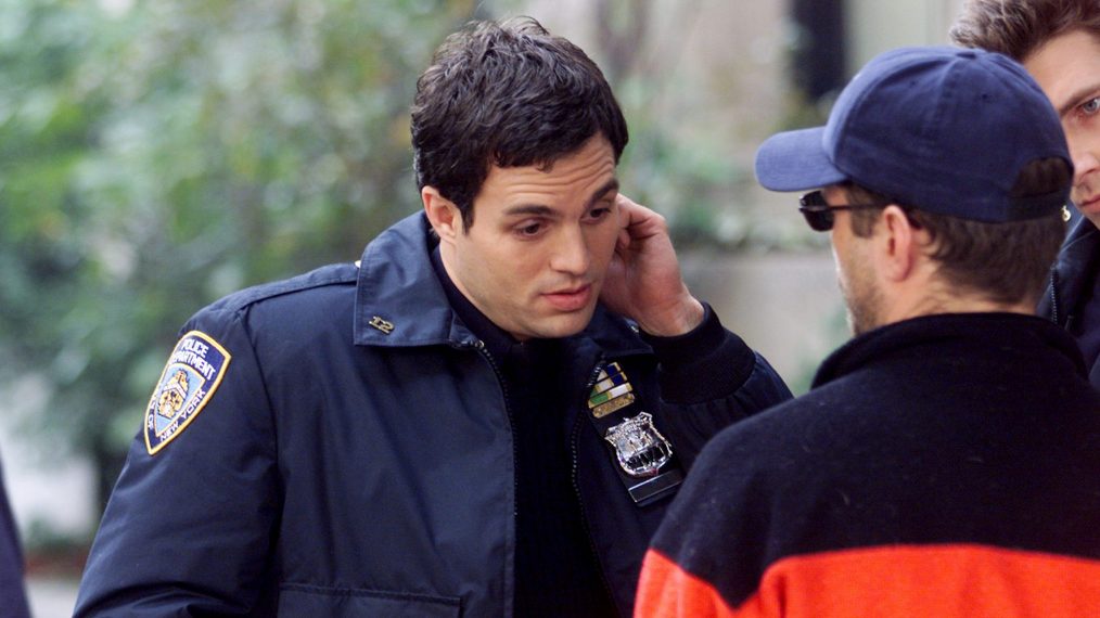 Mark Ruffalo and Jason Priestley talk on the set while filming 'The Beat'