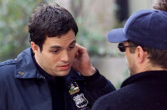 Mark Ruffalo and Jason Priestley talk on the set while filming 'The Beat'