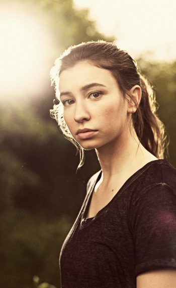 Katelyn Nacon as Enid in The Walking Dead - Season 9