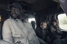  Daryl 'Chill' Mitchell as Wendell, Aaron Stanford as Jim, Mo Collins as Sarah - Fear the Walking Dead - Season 4, Episode 14