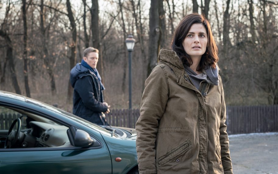 ABSENTIA - SEASON 1 - Episode 101. Pictured: Neil Jackson as Jack Byrne, Stana Katic as Emily Byrne