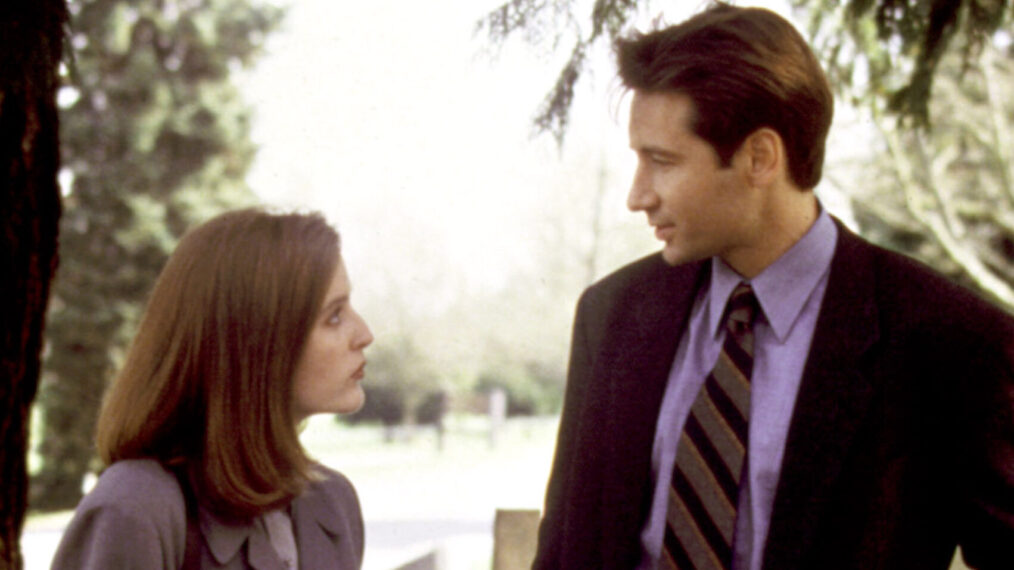 Gillian Anderson and David Duchovny in the Pilot episode of The X-FIles