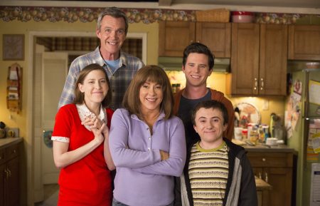 Eden Sher, Neil Flynn, Patricia Heaton, Charlie McDermott, and Atticus Shaffer of The Middle