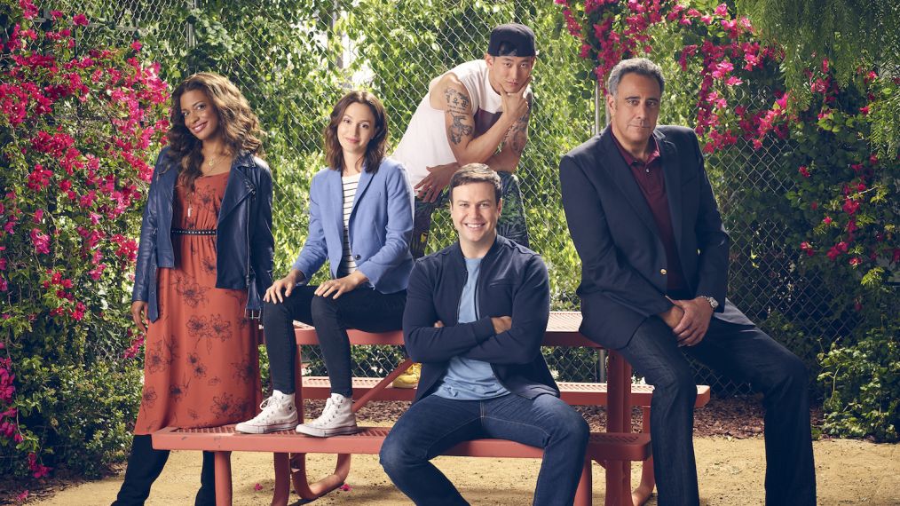 'Single Parents' Gets Full-Season Order — Find Out Who's Guest-Starring ...