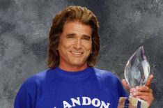 Michael Landon poses with the People's Choice Award during a 1989 Beverly Hills, California, photo portrait session