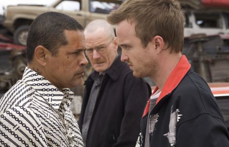 Tuco (Raymond Cruz), Walter White (Bryan Cranston), and Jesse Pinkman (Aaron Paul) - Breaking Bad - Season 2, Episode 1