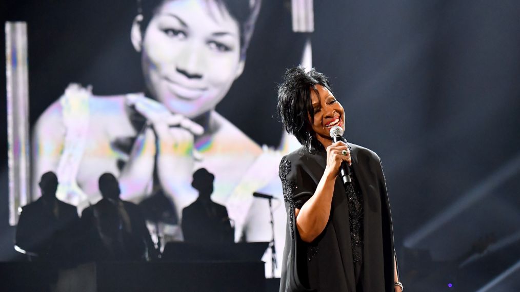 Gladys Knight performs an Aretha Franklin tribute at the 2018 American Music Awards