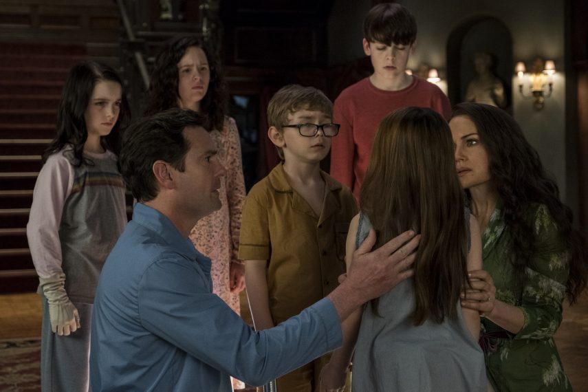 The Haunting of Hill House - McKenna Grace, Lulu Wilson, Henry Thomas, Julian Hillard, Paxton Singleton, Violet Mcgraw, Carla Gugino