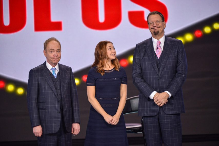 Penn & Teller: Fool Us -- "Teller's Gambling Problem" -- Image Number: PEN511_2131.jpg -- Pictured (L-R): Teller, Alyson Hannigan and Penn Jillette -- Photo: Jacob Kepler/The CW -- ÃÂ© 2018 The CW Network, LLC. All Rights Reserved.