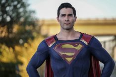 Arrowverse Crossover Set Pic Reveals Superman's New Suit & More (PHOTO)