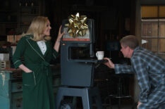 The Kids Are Alright – Mary McCormack, Michael Cudlitz - 'Christmas 1972'