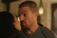 Oliver Is Confused as Hell in CW's First 'Elseworlds' Crossover Teaser (VIDEO)