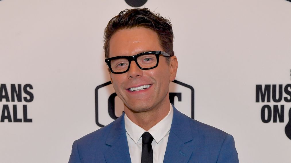 How much money does bobby bones make on american idol