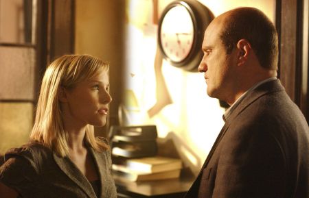 Veronica Mars - Kristen Bell and Enrico Colantoni