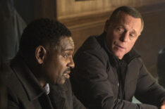 Chicago P.D. - Season 5 - 'Chasing Monsters' - Mykelti Williamson as Denny Woods, Jason Beghe as Hank Voight