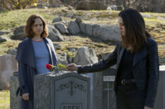 Fiona Dourif as Jennifer, Megan Boone as Elizabeth Keen in The Blacklist - Season 5