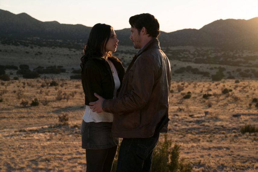 Roswell, New Mexico -- "Pilot" -- Image Number: ROS101b_0272ra.jpg -- Pictured (L-R): Jeanine Mason as Liz Ortecho and Nathan Parsons as Max Evans -- Photo: Ursula Coyote/The CW -- ÃÂ© 2018 The CW Network, LLC. All rights reserved
