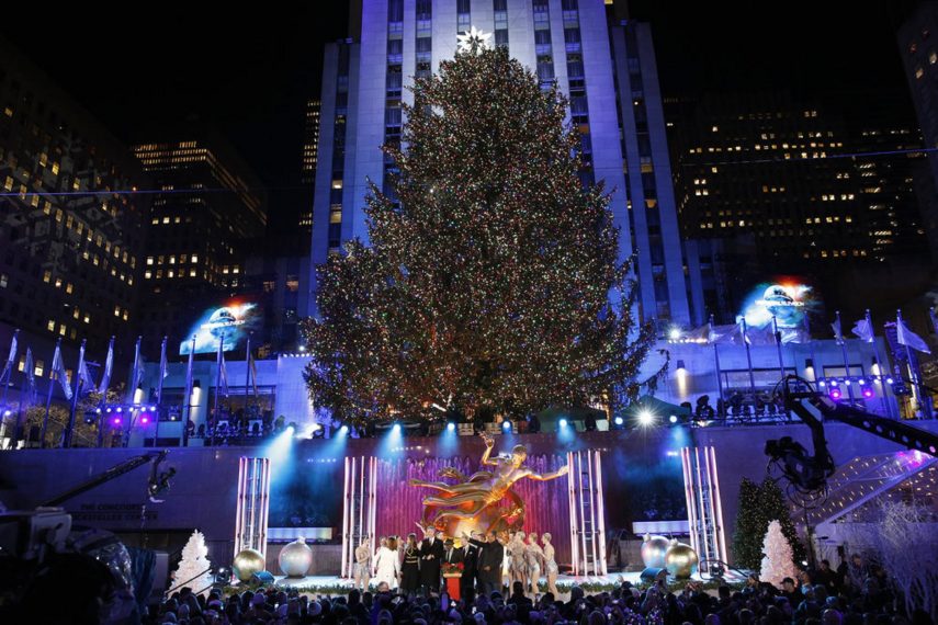 CHRISTMAS IN ROCKEFELLER CENTER -- Pictured: Environmental during the 2017 Christmas In Rockefeller Center -- (Photo by: Eric Liebowitz/NBC)