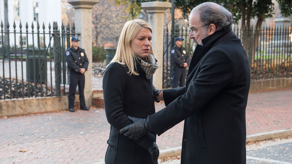 Claire Danes as Carrie Mathison and Mandy Patinkin as Saul Berenson in Homeland - Season 7, Episode 06, 'Species Jump'