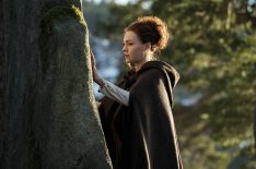 'Outlander's Sophie Skelton on Brianna's Time Traveling, Wearing a Corset & Scenes With Tobias Menzies