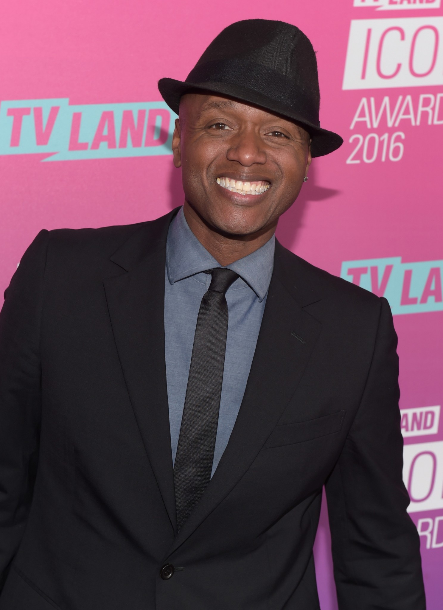 Javier Colon attends 2016 TV Land Icon Awards