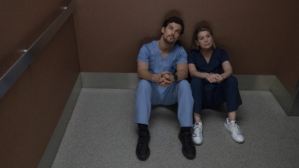 Giacomo Gianniotti and Ellen Pompeo stuck in the elevator on Grey's Anatomy