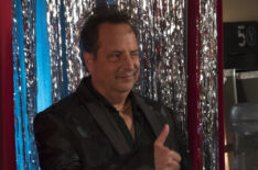 Jon Lovitz in The Goldbergs - 'The Wedding Singer'