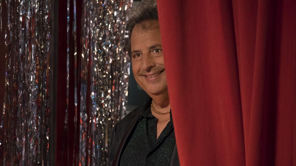 Jon Lovitz in The Goldbergs - 'The Wedding Singer'