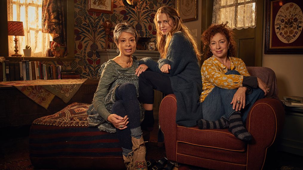 A Discovery of Witches - Adelle Leonce, Teresa Palmer, Alex Kingston