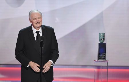 Alan Alda at the 25th Annual Screen Actors Guild Awards