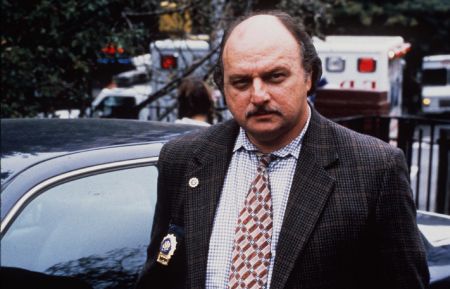 1999 Dennis Franz star in year 6 of the tv series 