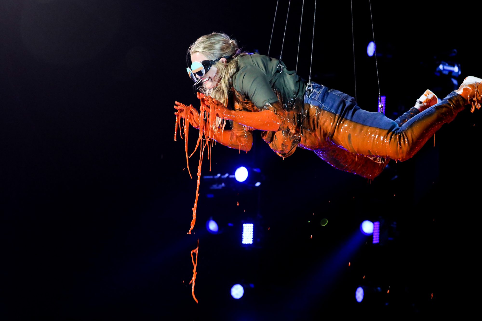 Ellen S Game Of Games Being Dropped Into A Vat Of Spaghetti Is Fun Video Tv Insider