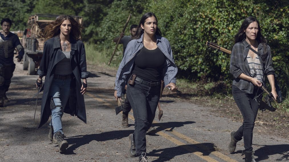 Alanna Masterson as Tara Chambler; group - The Walking Dead _ Season 9, Episode 13