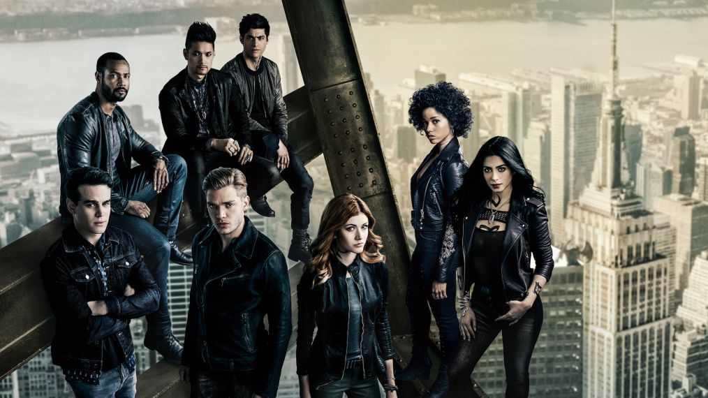 Alberto Rosende, Isaiah Mustafa, Dominic Sherwood, Harry Shum Jr., Matthew Daddario, Katherine McNamara, Alisha Wainwright, Emeraude Toubia in Shadowhunters