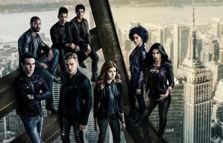 Alberto Rosende, Isaiah Mustafa, Dominic Sherwood, Harry Shum Jr., Matthew Daddario, Katherine McNamara, Alisha Wainwright, Emeraude Toubia in Shadowhunters