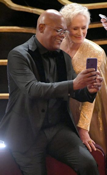 Samuel L. Jackson and Glenn Close pose for a selfie photo during the 91st Annual Academy Awards