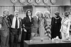 Mary Tyler Moore cast in 1977 - Gavin MacLeod, Edward Asner, Mary Tyler Moore, Ted Knight, Betty White, Georgia Engel, Valerie Harper, and Cloris Leachman