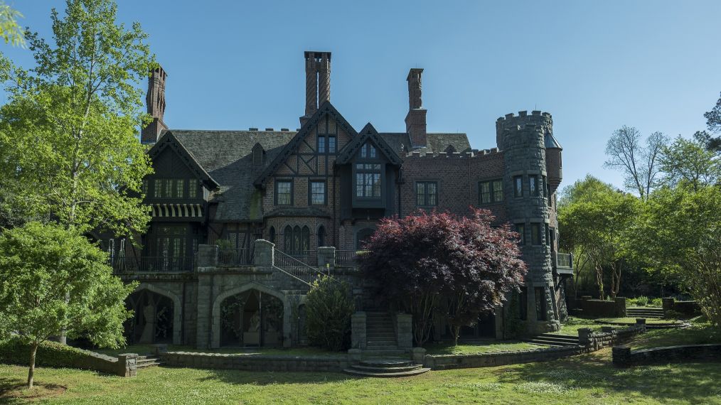 ‘The Haunting of Hill House’ Star Teases Season 2 (Without Saying Much