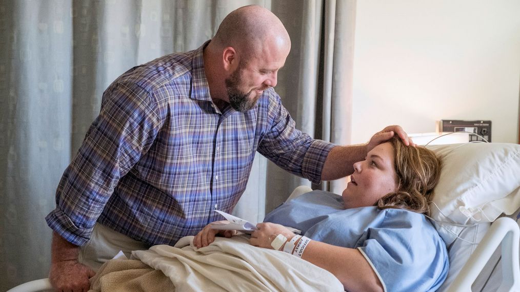 Chris Sullivan as Toby Damon, Chrissy Metz as Kate Pearson in This Is Us - Season 3