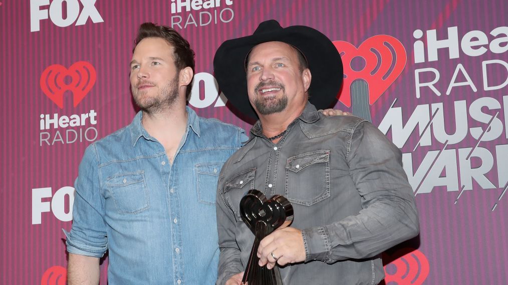 Chris Pratt and Garth Brooks pose in the press room during at the 2019 iHeartRadio Music Awards