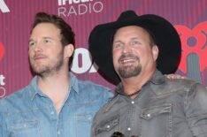 Chris Pratt and Garth Brooks pose in the press room during at the 2019 iHeartRadio Music Awards
