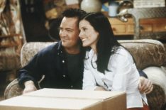 Courteney Cox Returns to Monica Geller's 'Friends' Apartment (VIDEO)