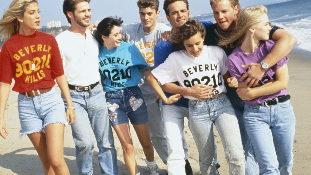 LOS ANGELES : GROUP PHOTO OF THE 'BEVERLY HILLS 90210' TEAM