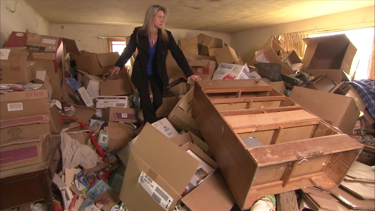 'Hoarders' Returns With an InDepth Look at Hoarders in Crisis