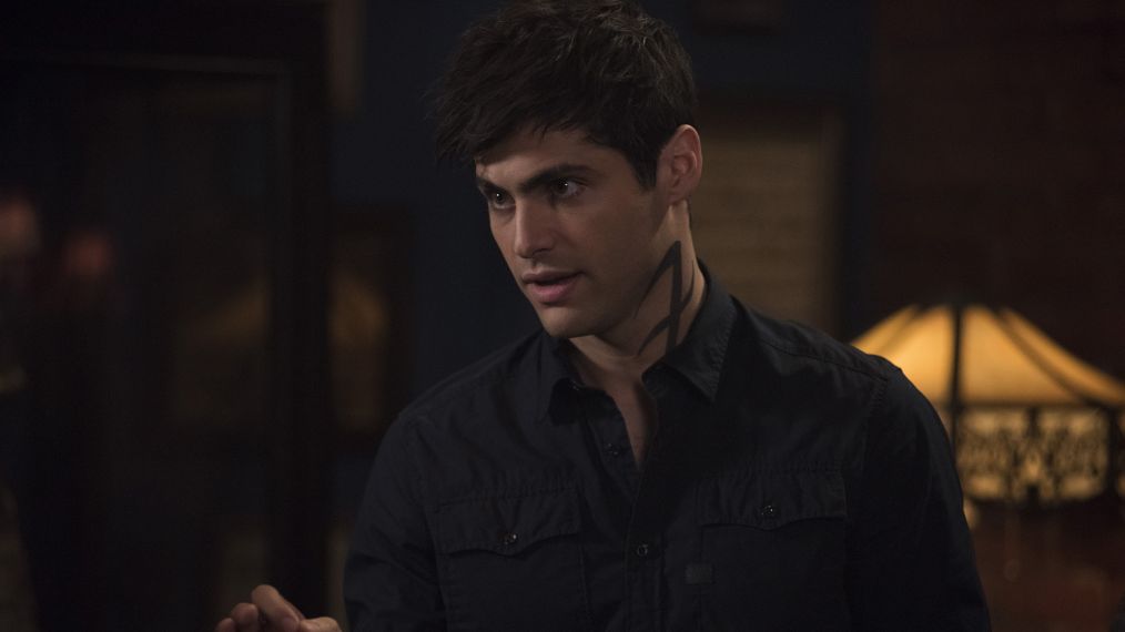 Matthew Daddario in Shadowhunters