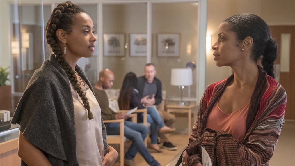 Melanie Liburd as Zoe, Susan Kelechi Watson as Beth in This Is Us - Season 3