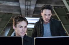 Tyler Blackburn as Alex and Michael Trevino as Kyle in Roswell, New Mexico - 'I Don't Want To Miss A Thing'