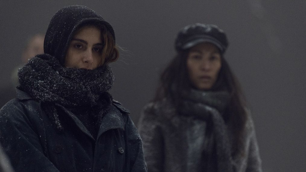 Nadia Hilker as Magna, Eleanor Matsuura as Yumiko - The Walking Dead - Season 9, Episode 16